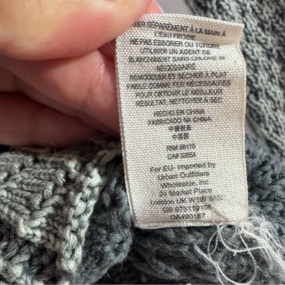 🌙 Free People Dream Girl Cable Knit Sweater Gray Size M 🌙 - Picture 4 of 4